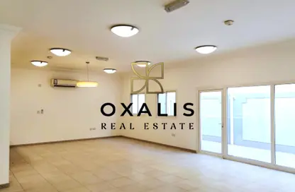 Villa - 4 Bedrooms - 6 Bathrooms for rent in Umm Al Seneem Street - Ain Khaled - Doha