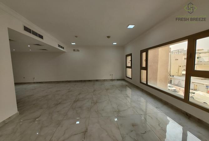 902808 - Property Image 2