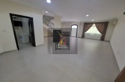 Compound - 3 Bedrooms - 3 Bathrooms for rent in Umm Al Seneem Street - Ain Khaled - Doha