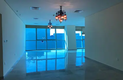 Apartment - 3 Bedrooms - 5 Bathrooms for rent in Zig Zag Tower B - Zig Zag Towers - West Bay - Doha