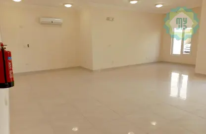 Villa - 4 Bedrooms - 4 Bathrooms for rent in Al Sakhama - Doha
