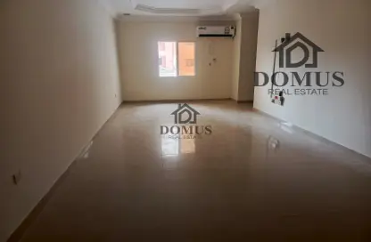 Apartment - 2 Bedrooms - 2 Bathrooms for rent in Thabit Bin Zaid Street - Al Mansoura - Doha