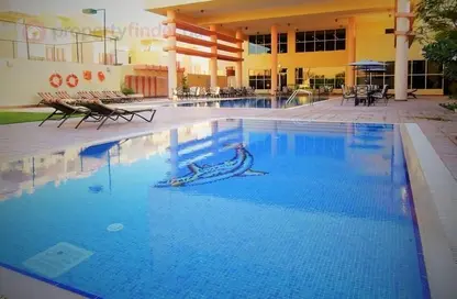 صورة لـ حوض سباحة مجمع سكني - 5 غرف نوم - 7 حمامات للايجار في المسيلة - المسيلة - الدوحة ، صورة رقم 1