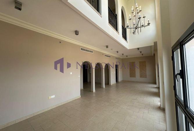 898777 - Property Image 2
