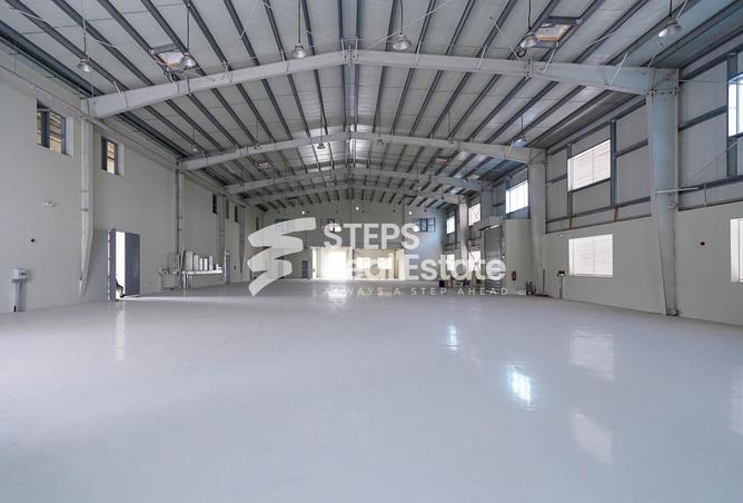 Warehouse - Studio - 4 Bathrooms for rent in Industrial Area 4 - Industrial Area - Industrial Area - Doha