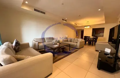 صورة لـ غرفة المعيشة / غرفة الطعام شقة - غرفة نوم - 2 حمامات للايجار في طريق بورتو الغربي - بورتو أرابيا - جزيرة اللؤلؤة - الدوحة ، صورة رقم 1