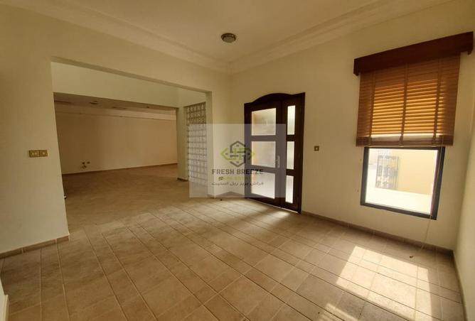 988697 - Property Image 3