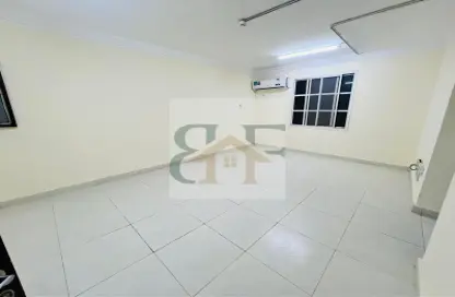 Apartment - 2 Bedrooms - 2 Bathrooms for rent in Umm Ghuwalina - Umm Ghuwailina - Doha