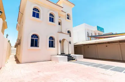 Villa - 6 Bedrooms - 7 Bathrooms for rent in Al Duhail - Al Duhail - Doha