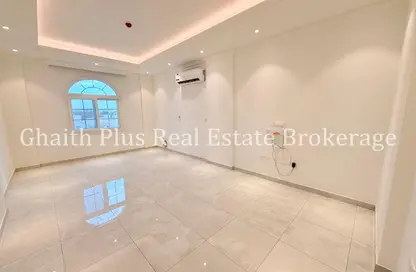 شقة - 2 غرف نوم - 3 حمامات للايجار في شارع النعيجة - غرب الهلال - الهلال - الدوحة