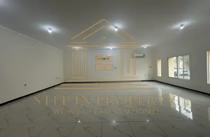 شقة - 5 غرف نوم - 4 حمامات للايجار في فلل عين خالد - عين خالد - الدوحة شقة - 5 غرف نوم - 4 حمامات للايجار في فلل عين خالد - عين خالد - الدوحة