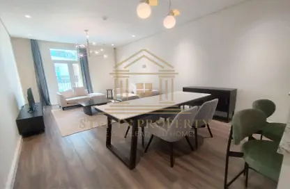 شقة - 2 غرف نوم - 4 حمامات للايجار في حدائق فلورستا - حدائق فلورستا - جزيرة اللؤلؤة - الدوحة