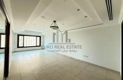 Apartment - 2 Bedrooms - 3 Bathrooms for rent in East Porto Drive - Porto Arabia - The Pearl Island - Doha
