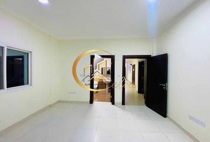 922130 - Property Image 3
