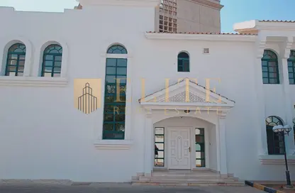 فيلا - 4 غرف نوم - 4 حمامات للايجار في T بلوك - شارع المنارة - السد - الدوحة