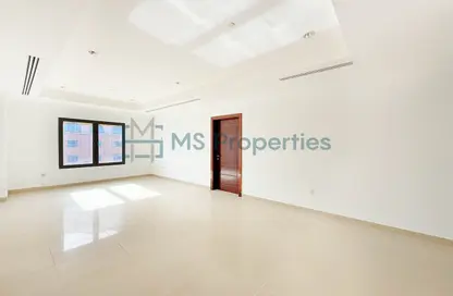 Apartment - 1 Bedroom - 2 Bathrooms for rent in West Porto Drive - Porto Arabia - The Pearl Island - Doha