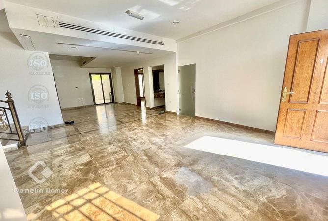 985716 - Property Image 2