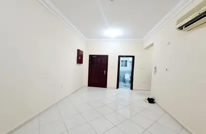 Apartment - 2 Bedrooms - 2 Bathrooms for rent in Al Mansoura - Al Mansoura - Doha