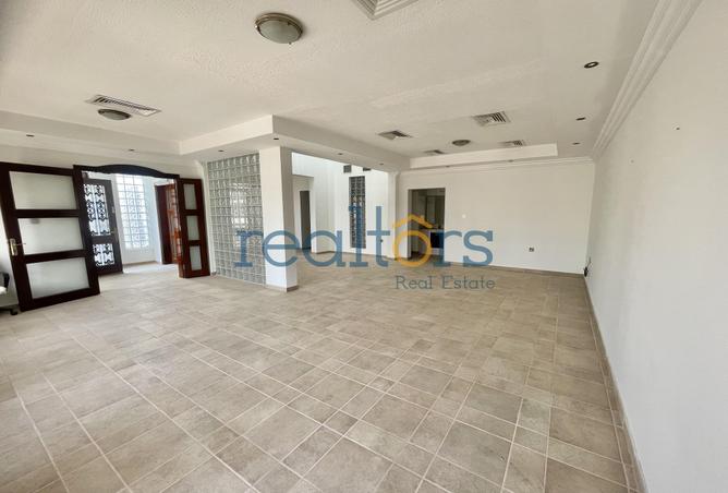 933354 - Property Image 2
