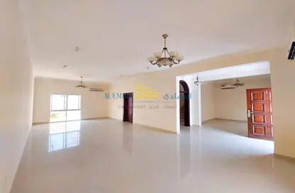 Compound - 4 Bedrooms - 3 Bathrooms for rent in Old Airport Road - Old Airport Road - Doha