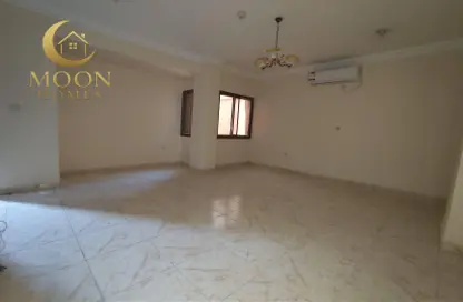 شقة - 2 غرف نوم - 2 حمامات للايجار في مبنى رمادا التجاري - شارع الروابي - المنتزه - الدوحة