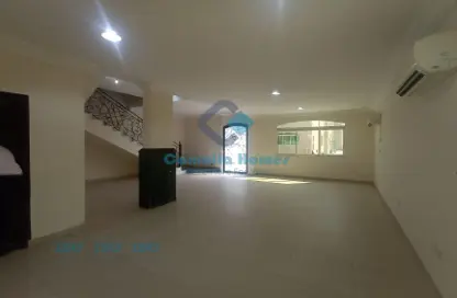 مجمع سكني - 3 غرف نوم - 3 حمامات للايجار في شارع وادي الشاهينيا - عين خالد - الدوحة