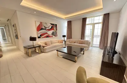 Apartment - 2 Bedrooms - 4 Bathrooms for rent in Floresta Gardens - Floresta Gardens - The Pearl Island - Doha