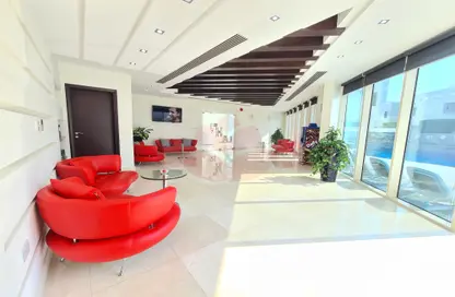 مجمع سكني - 4 غرف نوم - 6 حمامات للايجار في 1 لي روز - الوعب - الدوحة