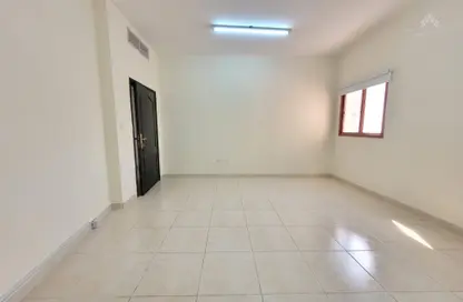 شقة - 2 غرف نوم - 2 حمامات للايجار في فريج بن محمود - الدوحة