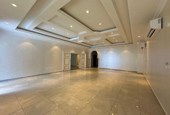 823688 - Property Image 2