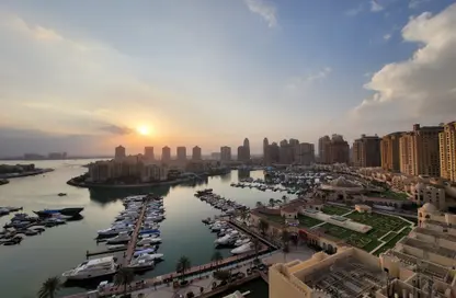 شقة - 2 غرف نوم - 3 حمامات للايجار في طريق بورتو الشرقي - بورتو أرابيا - جزيرة اللؤلؤة - الدوحة