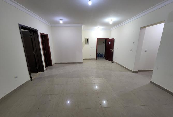 932842 - Property Image 2