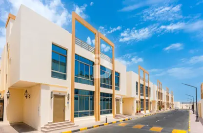 مجمع سكني - 6 غرف نوم - 4 حمامات للبيع في قرية إزدان - الوكرة