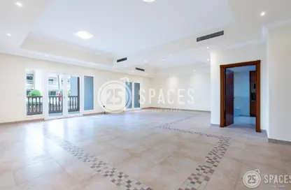 شقة - 2 غرف نوم - 3 حمامات للايجار في طريق بورتو الغربي - بورتو أرابيا - جزيرة اللؤلؤة - الدوحة