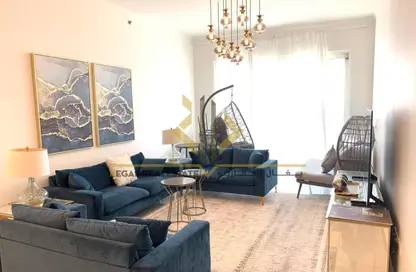 Apartment - 2 Bedrooms - 2 Bathrooms for sale in Viva West - Viva Bahriyah - The Pearl Island - Doha