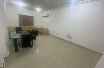 شقة - 2 غرف نوم - 2 حمامات للايجار في مبنى 36 - فريج بن محمود الشمالي - فريج بن محمود - الدوحة