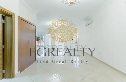 مجمع سكني - 5 غرف نوم - 5 حمامات للايجار في مجمع روبي - أبو هامور - الدوحة