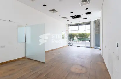 Shop - Studio - 1 Bathroom for rent in Al Nuaija Street - Al Nuaija - Doha