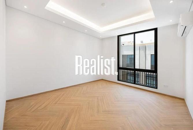 983561 - Property Image 3