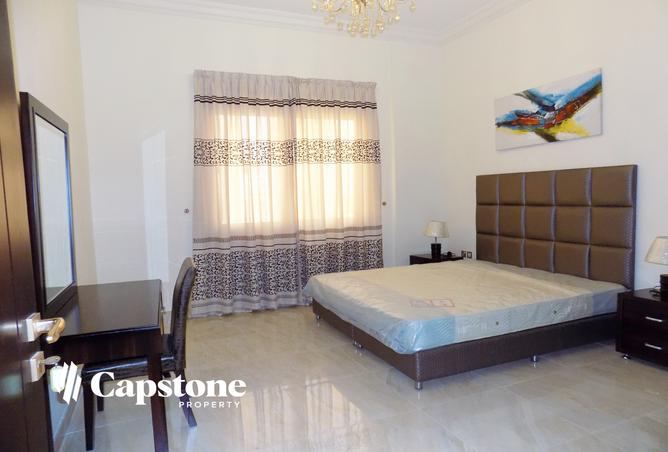 988301 - Property Image 2