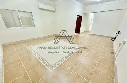 شقة - 2 غرف نوم - 2 حمامات للايجار في شارع المطار القديم - طريق المطار القديم - الدوحة