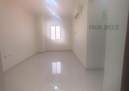 صورةغرفة فارغة لـ: شقة - 3 غرف نوم - 3 حمامات للكراء في فريج كليب - الدوحة, صورة 1