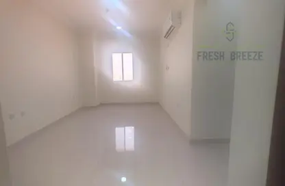 صورة لـ غرفة فارغة شقة - 3 غرف نوم - 3 حمامات للايجار في فريج كليب - الدوحة ، صورة رقم 1