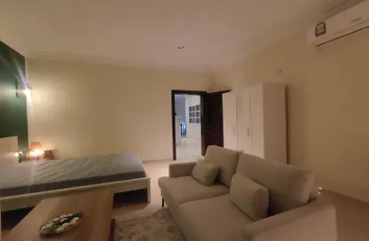 Apartment - Studio - 1 Bathroom for rent in Onaiza Street - Diplomatic Area - Doha