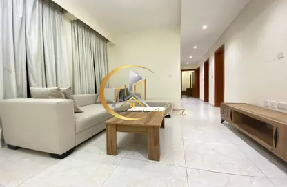 Apartment - 3 Bedrooms - 3 Bathrooms for rent in Ramada Commercial Building - Al Rawabi Street - Al Muntazah - Doha