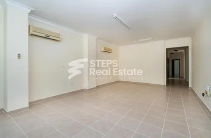 Apartment - 3 Bedrooms - 3 Bathrooms for rent in Anas Street - Fereej Bin Mahmoud North - Fereej Bin Mahmoud - Doha