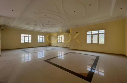 Villa - 6 Bedrooms - 7+ Bathrooms for sale in Al Dafna - Al Dafna - Doha
