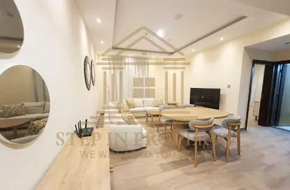 شقة - غرفة نوم - 2 حمامات للايجار في مبنى رمادا التجاري - شارع الروابي - المنتزه - الدوحة