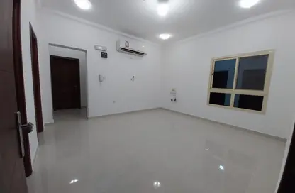Apartment - 2 Bedrooms - 2 Bathrooms for rent in Bin Omran 35 - Fereej Bin Omran - Doha
