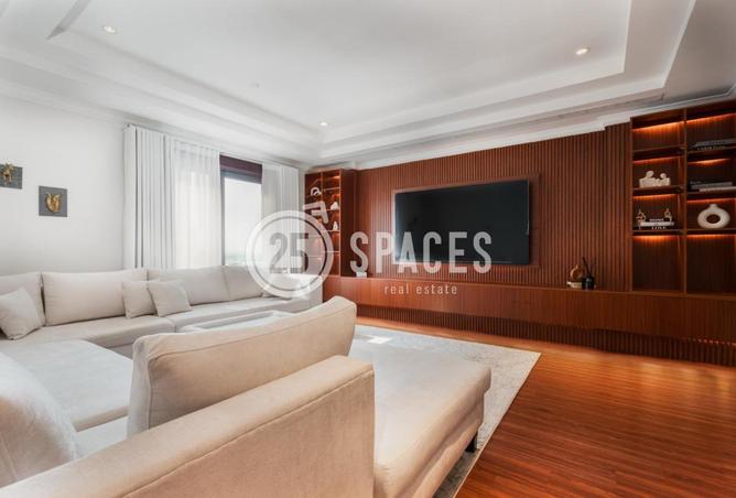 967319 - Property Image 2